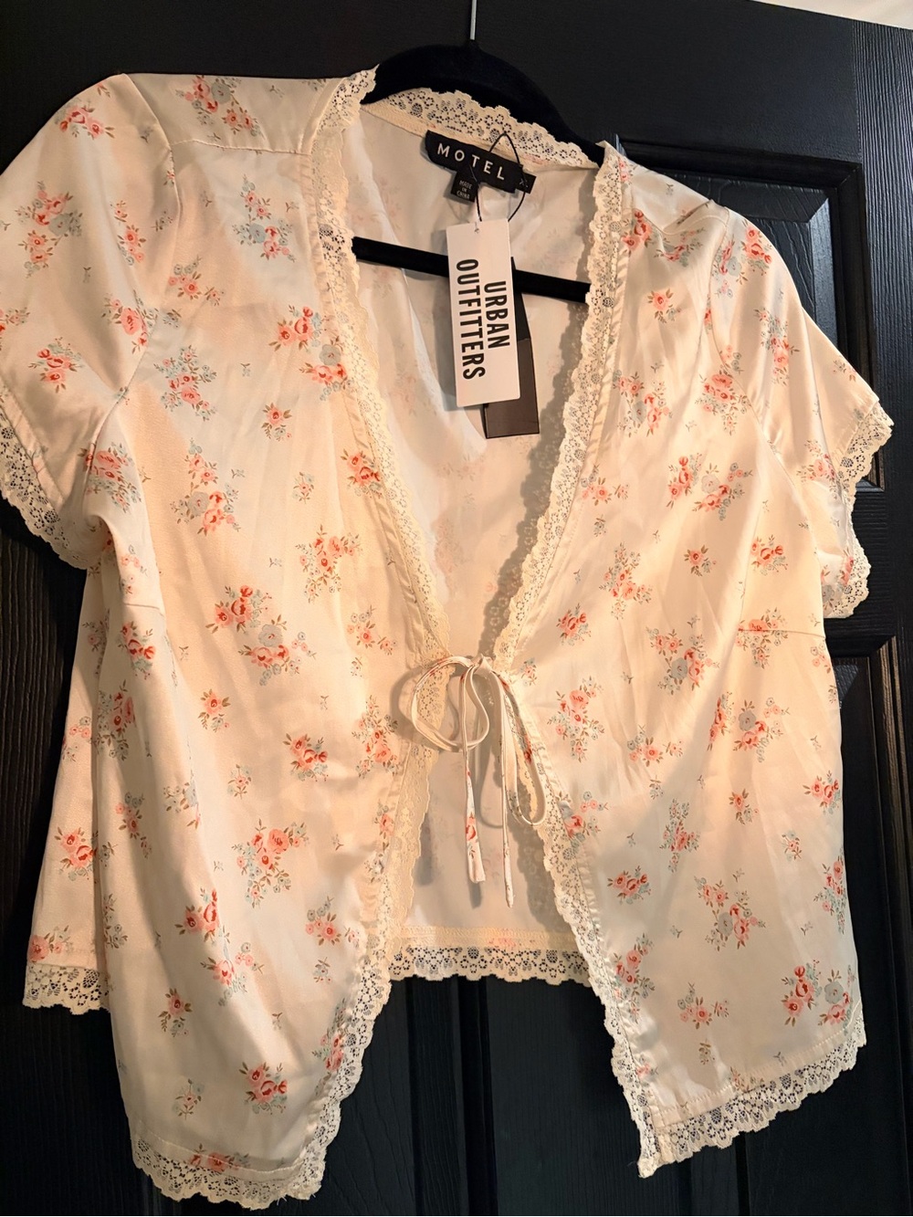 Urban Outfitters Motel Cream Floral Lace-Trim Tie-Front Blouse size XL - NWT